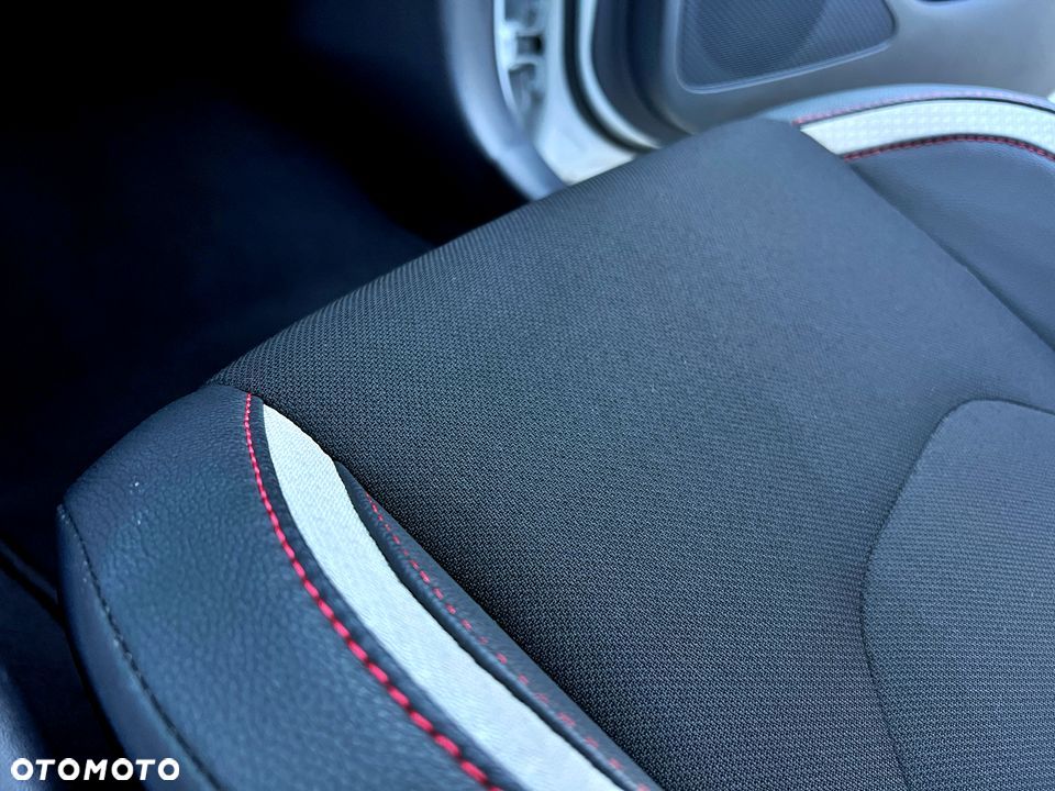 Toyota Corolla 1.8 Hybrid GR Sport Dynamic - 17