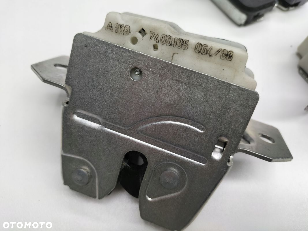 Zamek klapy bagażnika Mercedes 169 245 A1697400135 - 3
