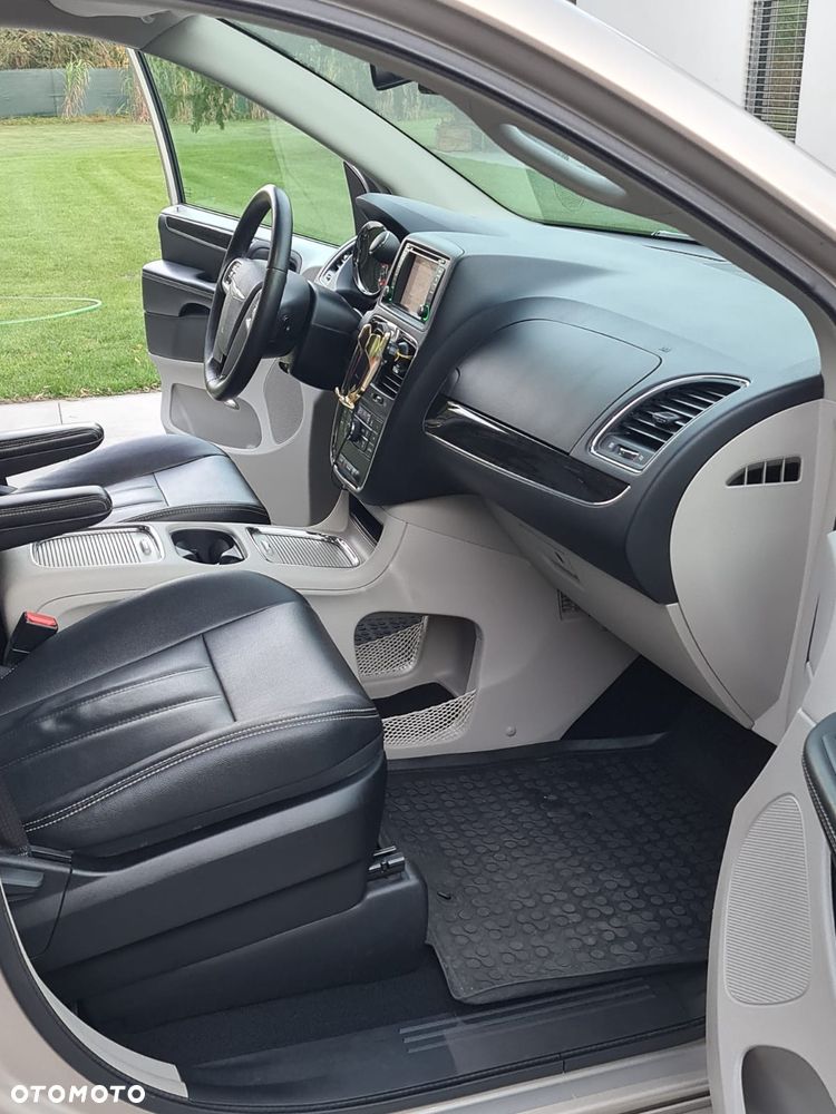 Chrysler Town & Country 3.6 Touring - 18