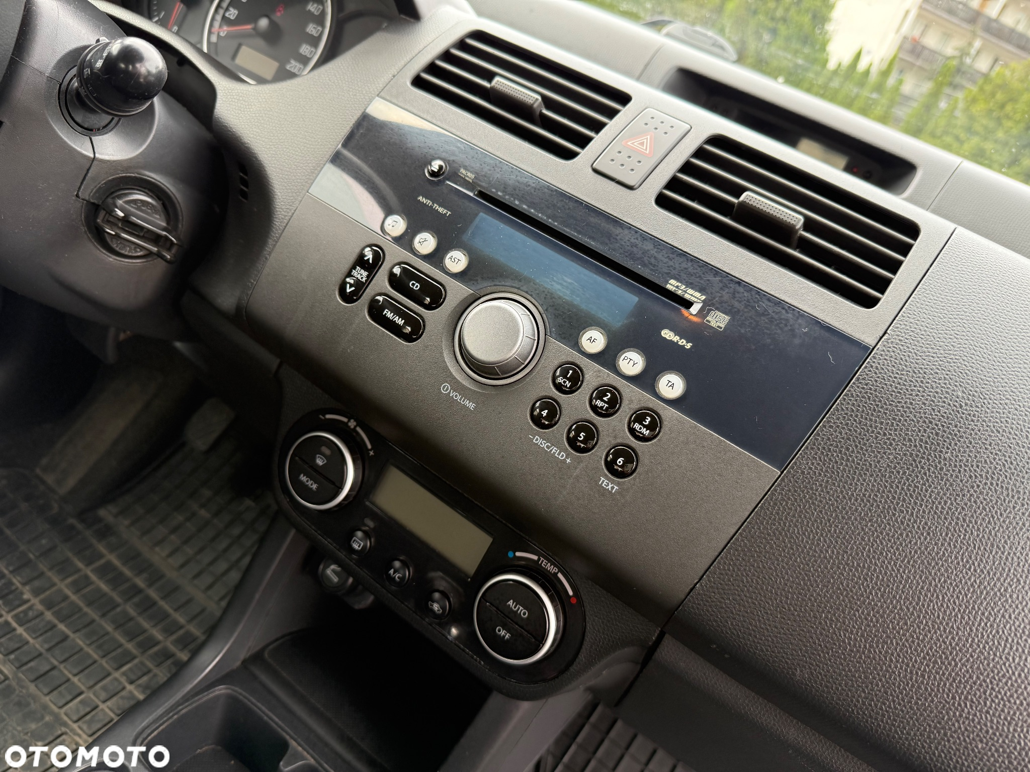 Suzuki Swift 1.3 DDiS 16v GLX DPF - 27