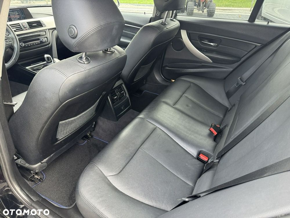 BMW Seria 3 318d Luxury Line - 27