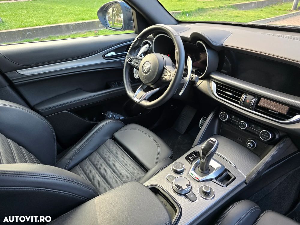 Alfa Romeo Stelvio 2.0 Turbo 16V AT8-Q4 Veloce - 8