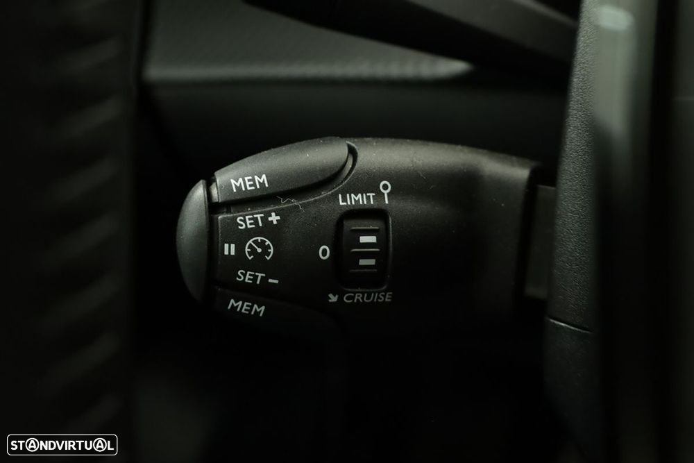 Peugeot 208 1.2 PureTech Allure - 18