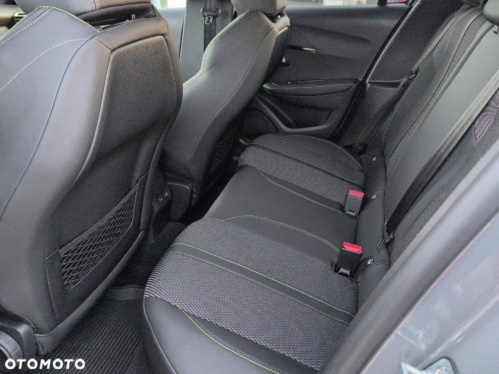 Peugeot 208 1.2 mHEV GT - 10