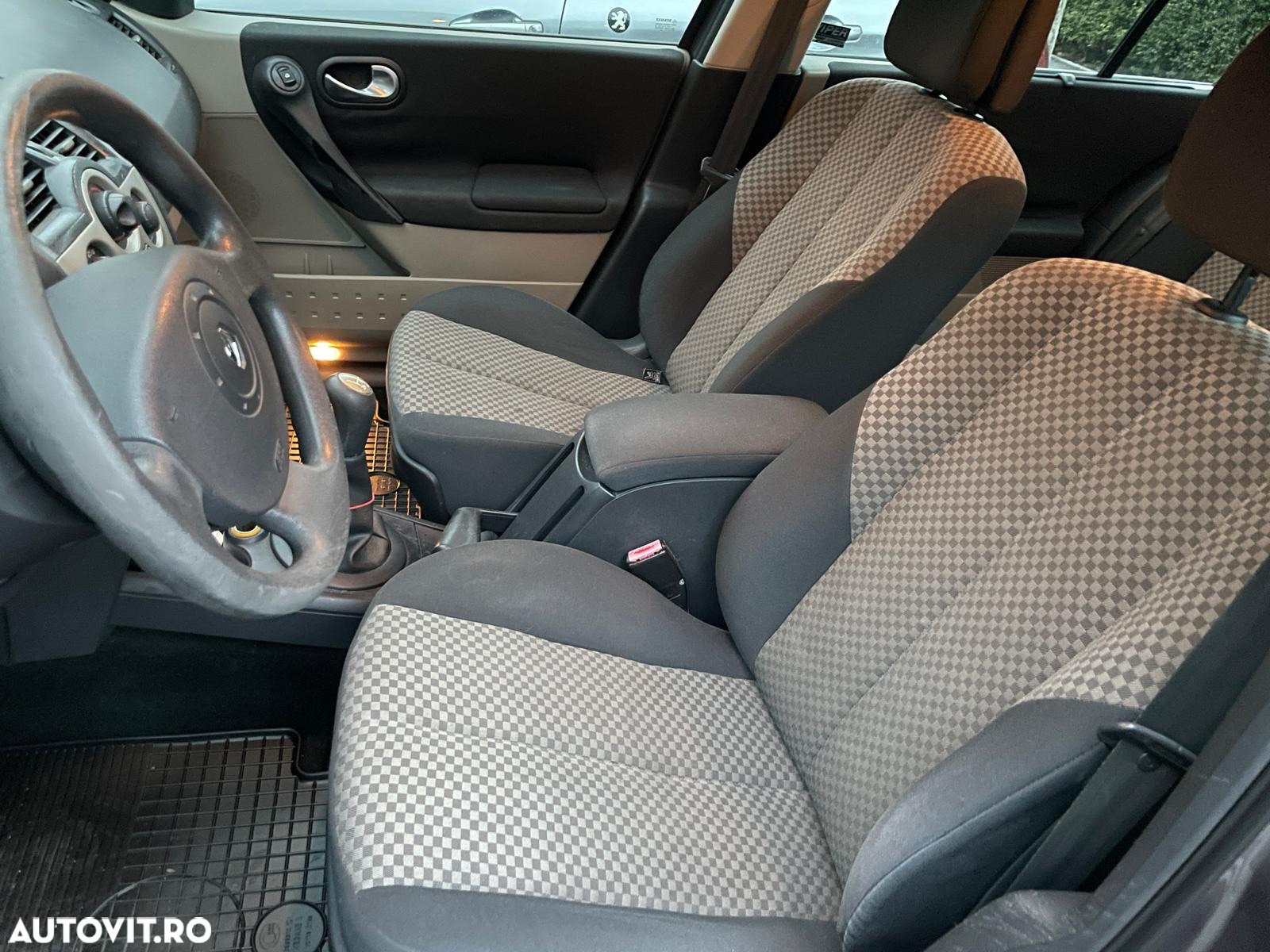 Renault Megane II Sedan 1.6 Influence - 7
