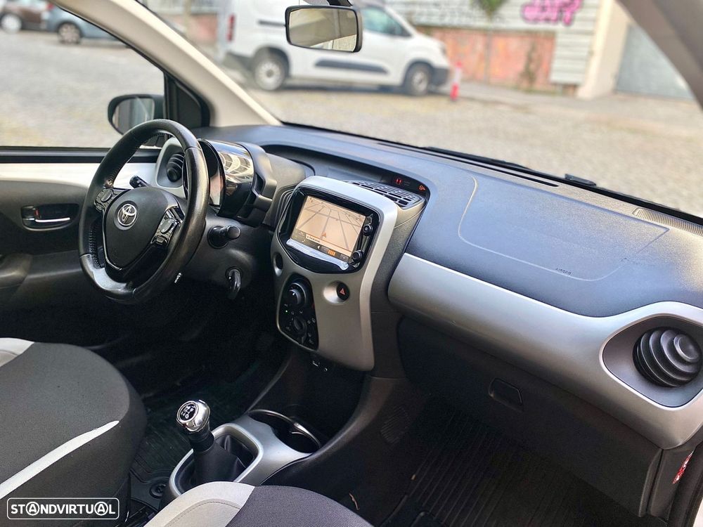 Toyota Aygo 1.0 X-Cite - 25