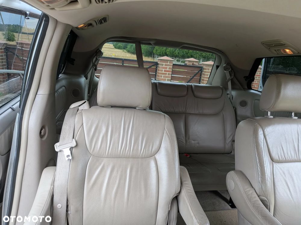 Toyota Sienna - 10