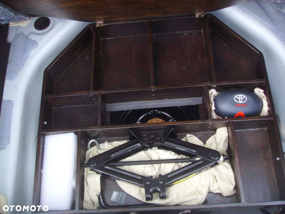 Toyota Auris ver-1-8-hsd-luna - 13