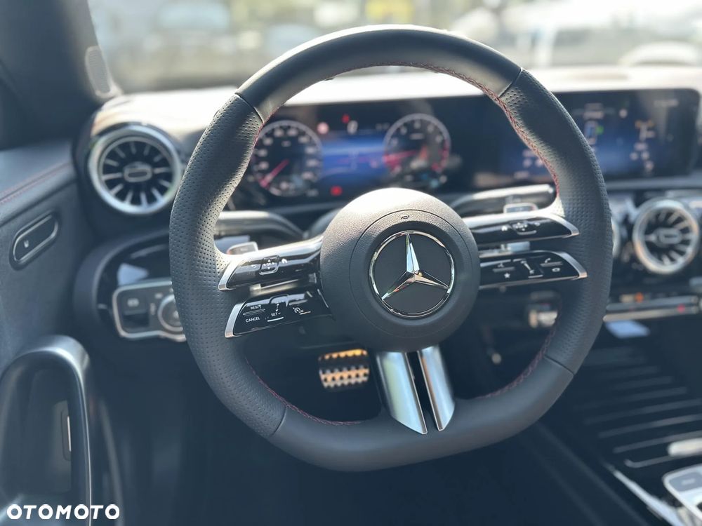 Mercedes-Benz CLA 180 AMG Line 7G-DCT - 12