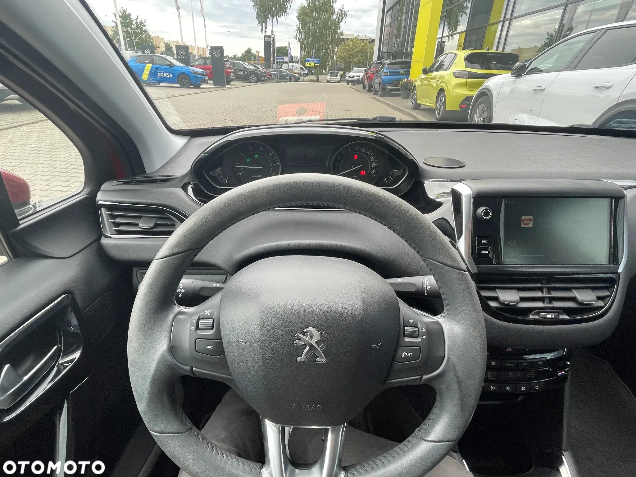 Peugeot 208 - 10