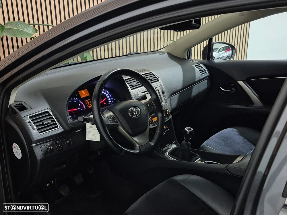 Toyota Avensis SW 2.0 D-4D Exclusive +GPS - 32