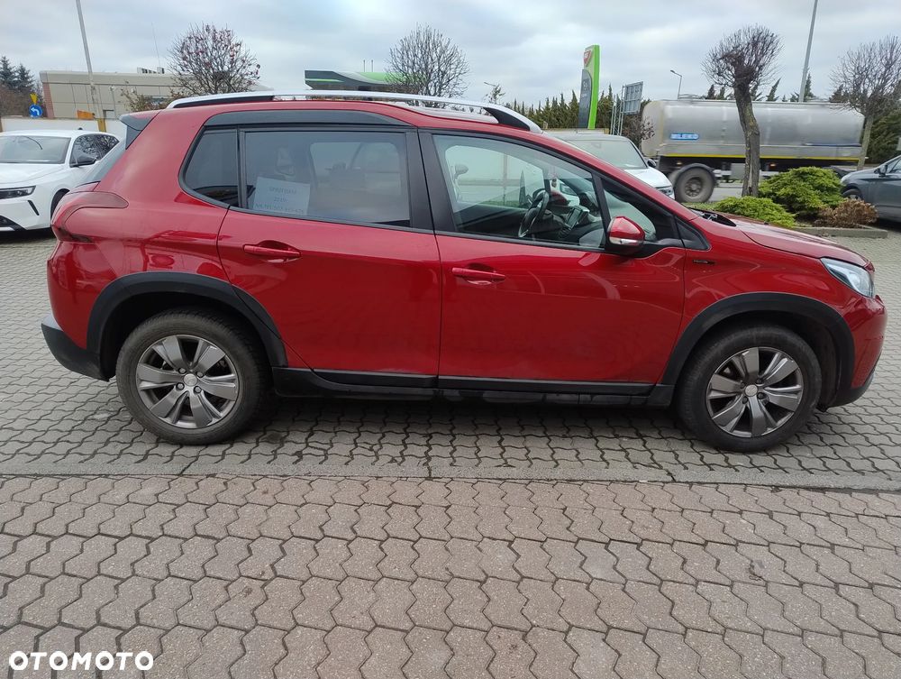 Peugeot 2008 1.2 Pure Tech GPF Signature S&S - 2