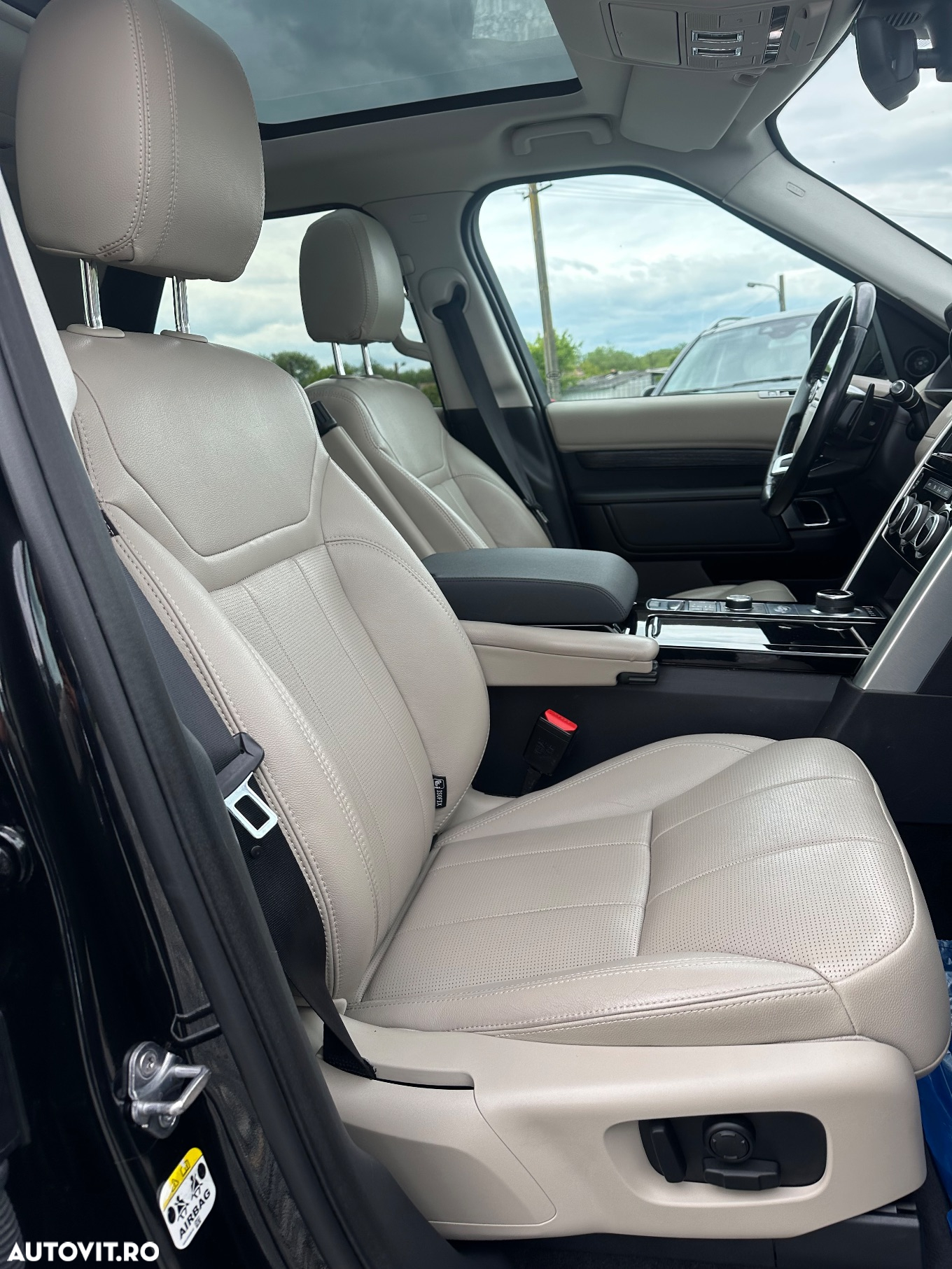 Land Rover Discovery 2.0 L SD4 HSE Luxury - 16