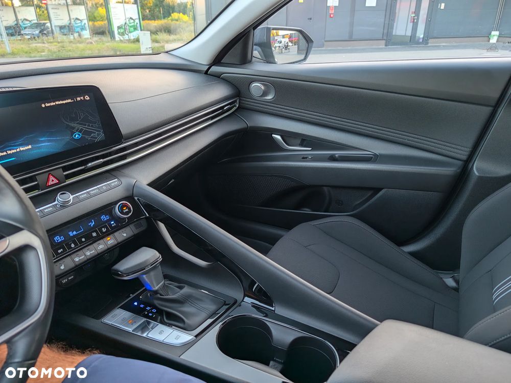Hyundai Elantra 1.6 Smart CVT - 12