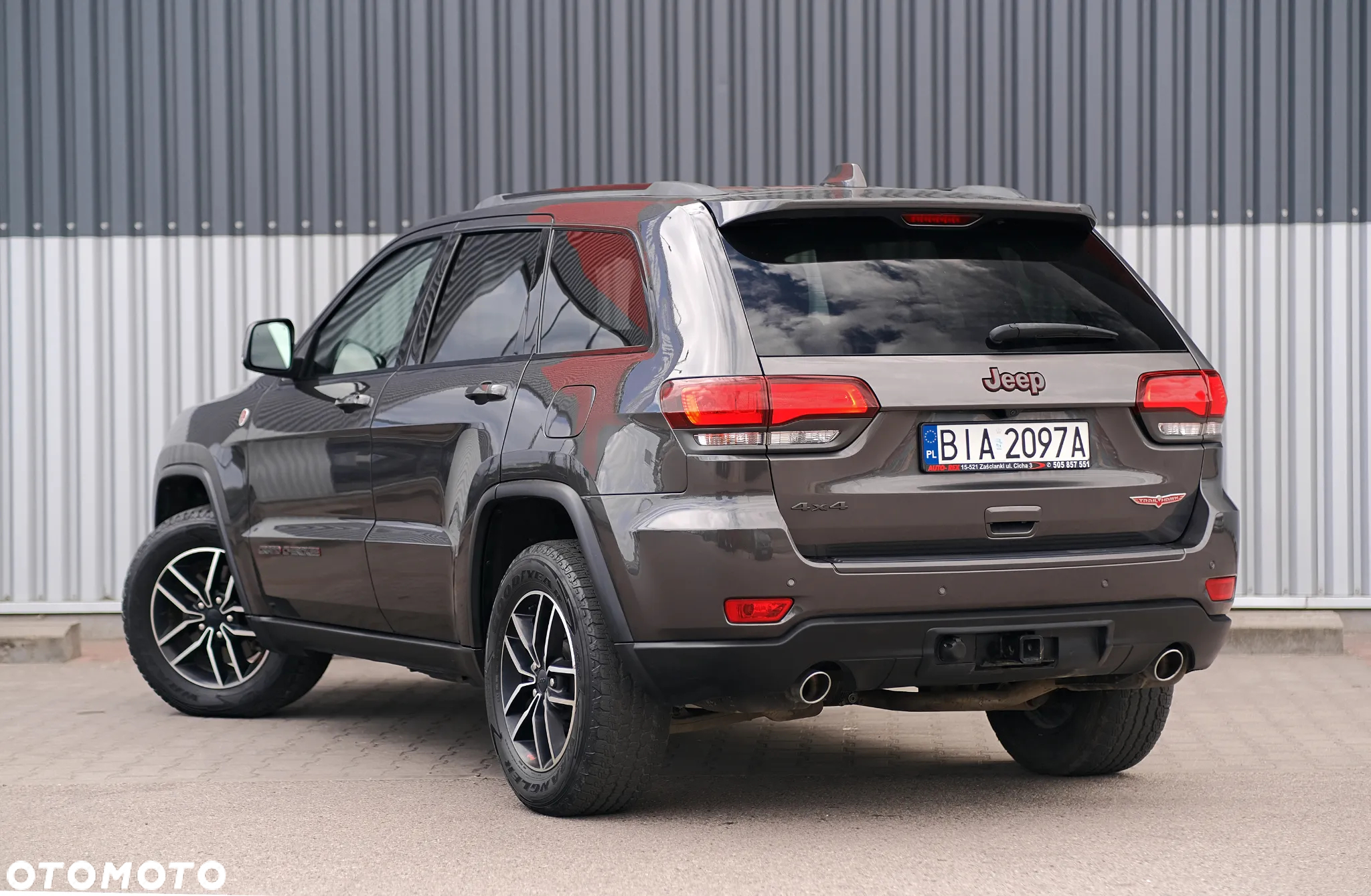 Jeep Grand Cherokee - 28