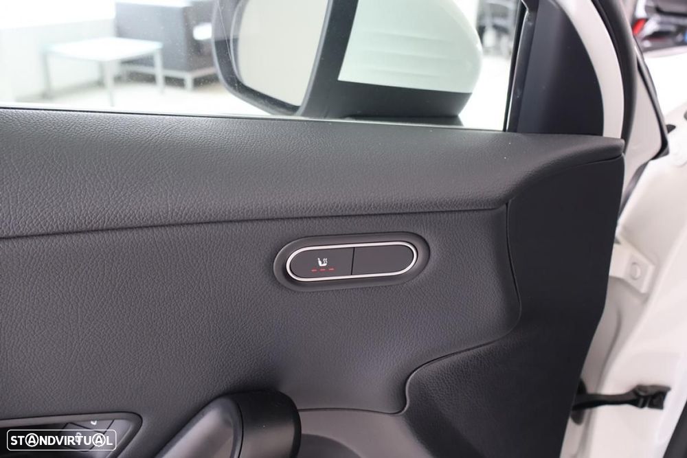 Mercedes-Benz A 200 Standard - 12