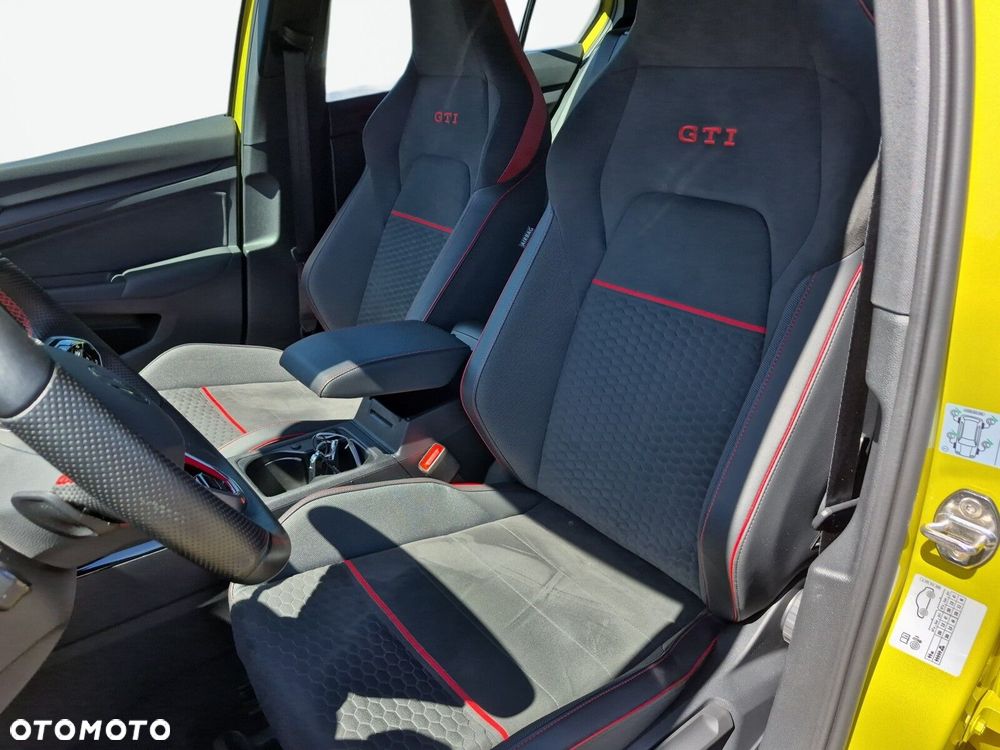 Volkswagen Golf - 11