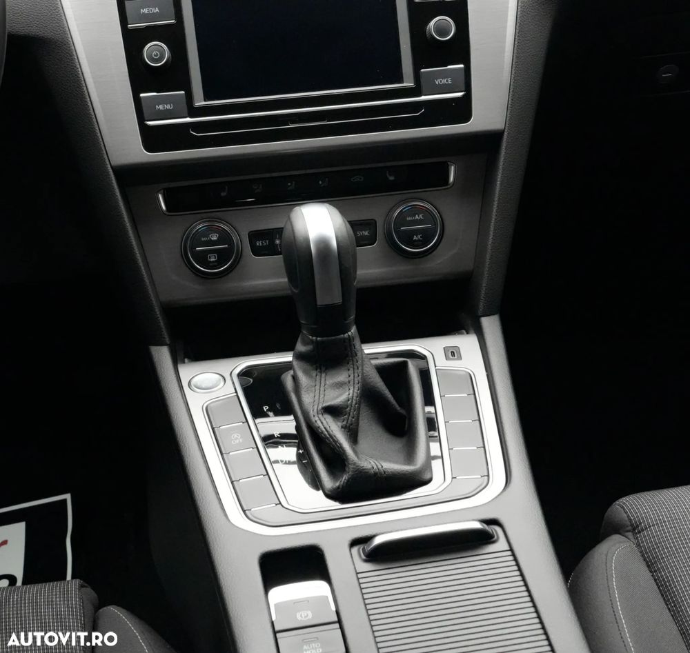 Volkswagen Passat 2.0 TDI DSG Highline - 20