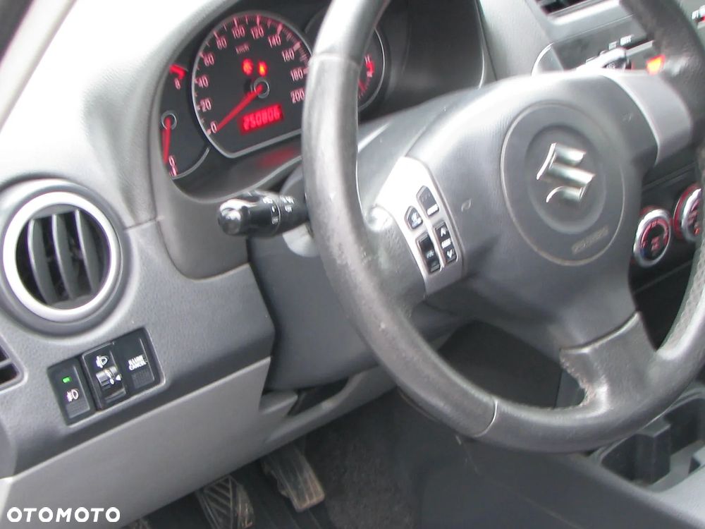 Suzuki SX4 1.6 VVT 4x2 Comfort - 13