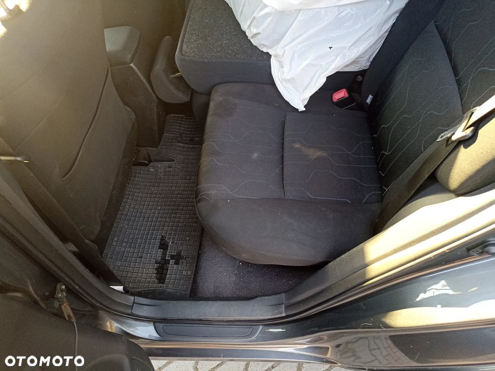 Toyota Auris - 11