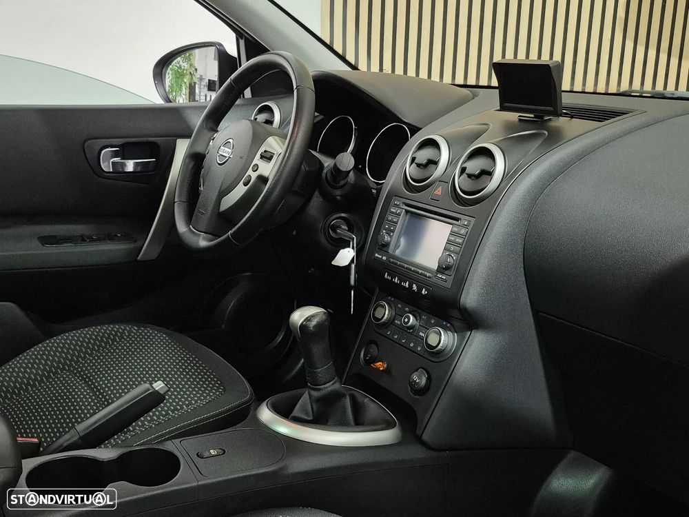 Nissan Qashqai 1.6 Tekna Premium 17 - 20