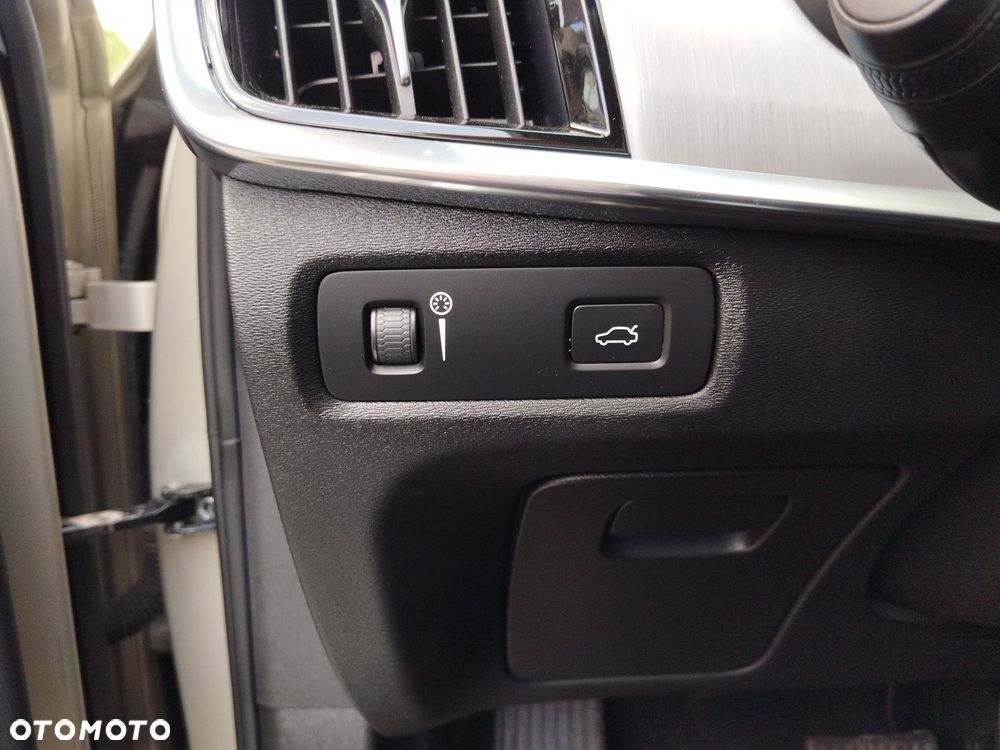 Volvo V90 D5 AWD Momentum - 22