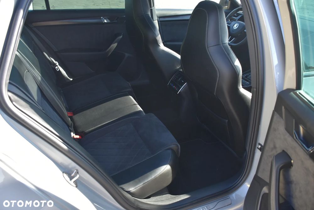 Skoda Superb 2.0 TDI DSG Sportline - 20