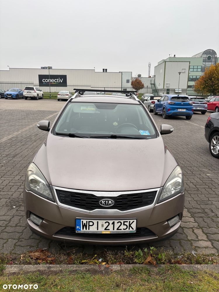 Kia Ceed 2010 photo 3
