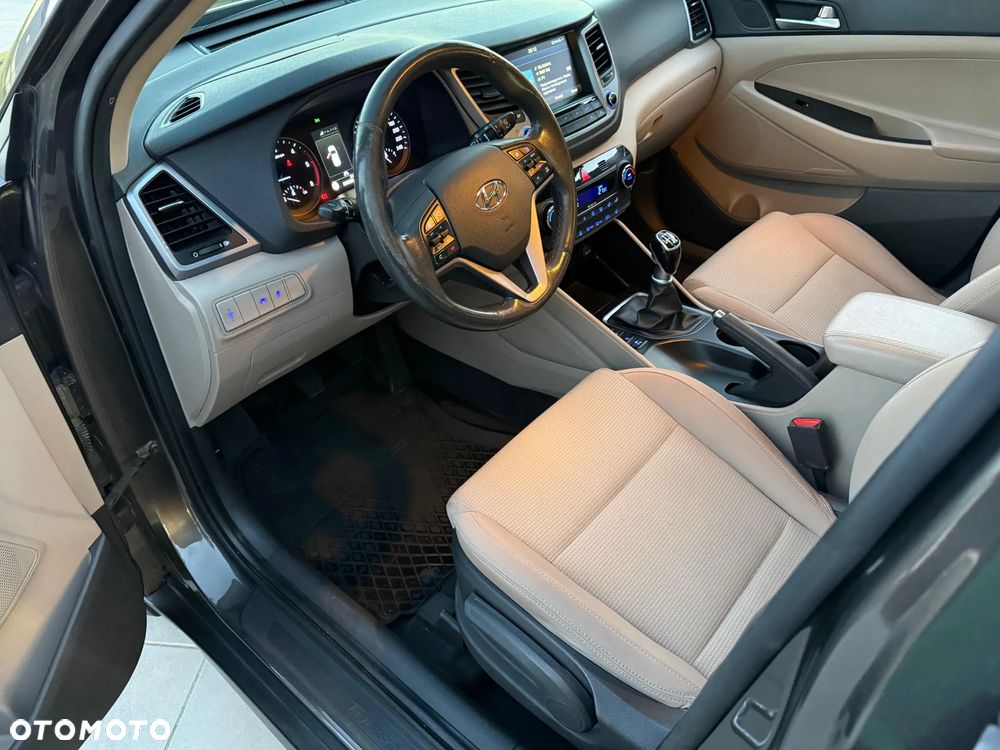 Hyundai Tucson 1.7 CRDI BlueDrive Style 2WD - 12