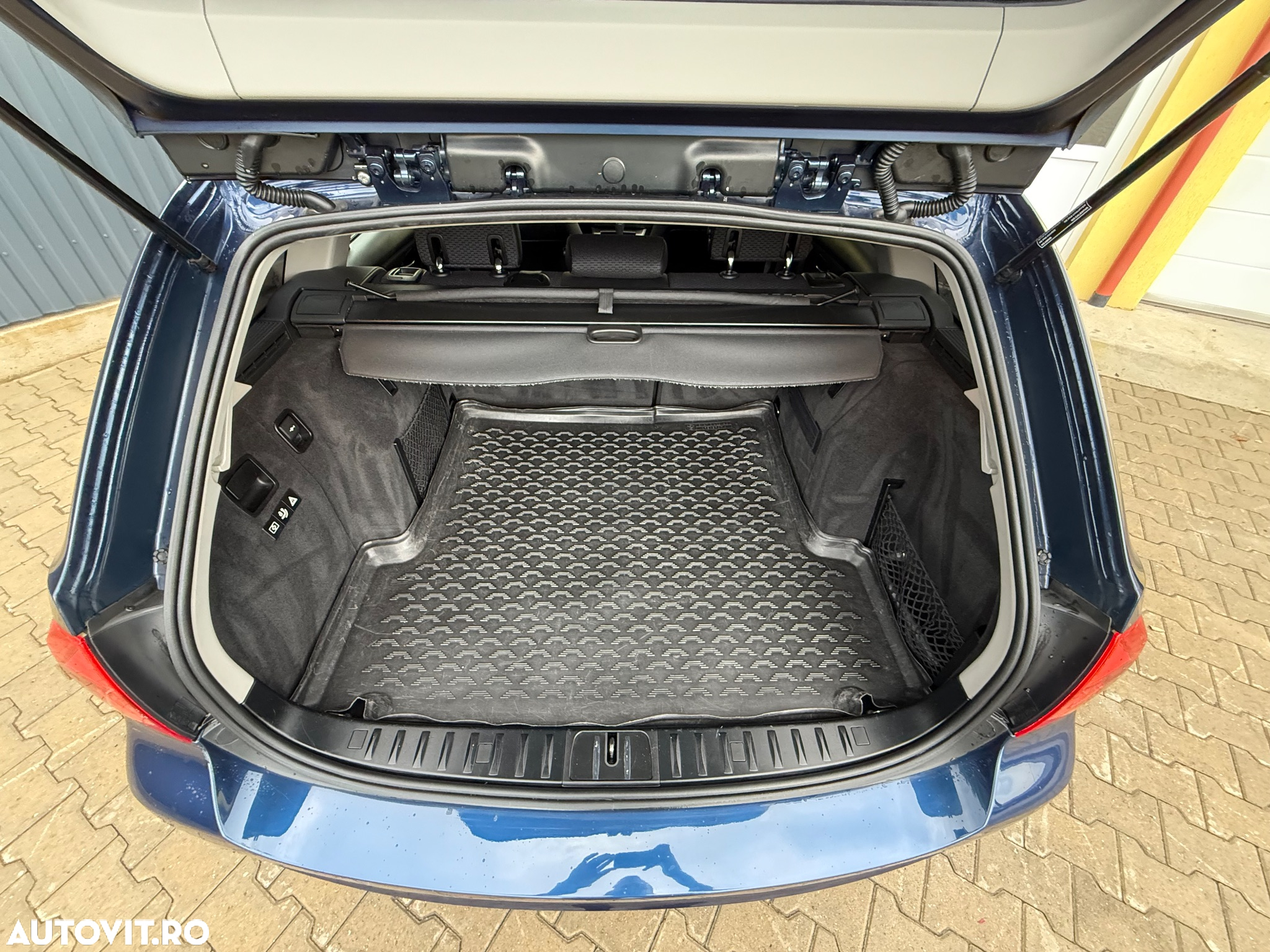 BMW Seria 3 320d Touring xDrive Aut. - 25