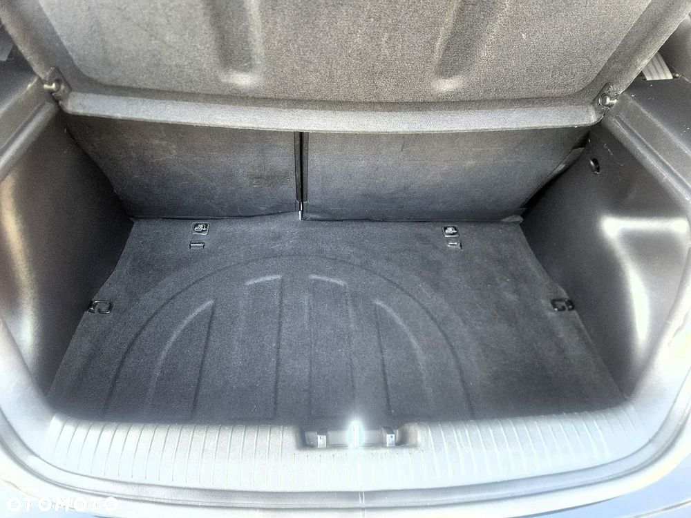 Hyundai Veloster - 36