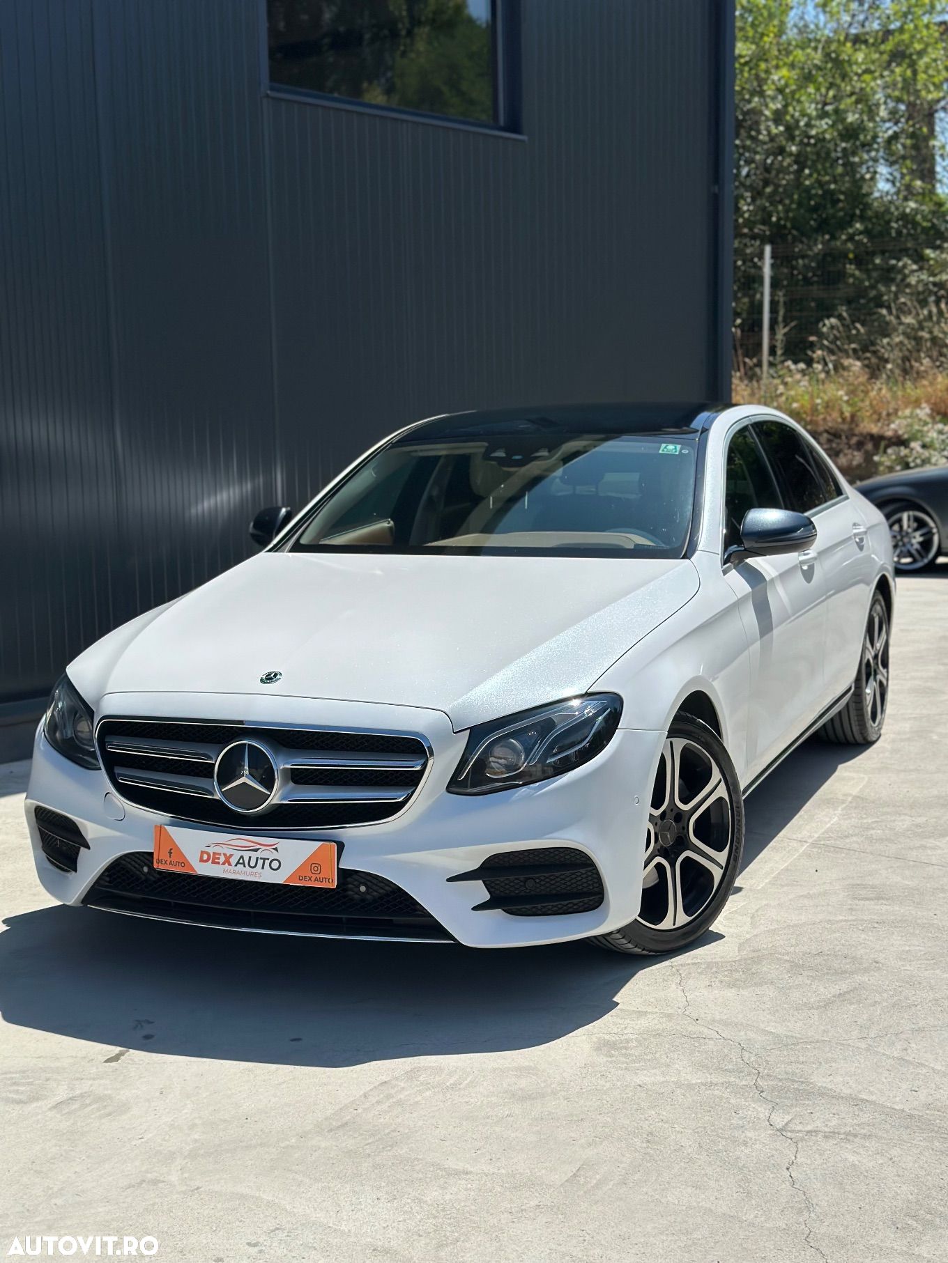 Mercedes-Benz E 220 d 4Matic T 9G-TRONIC AMG Line - 1