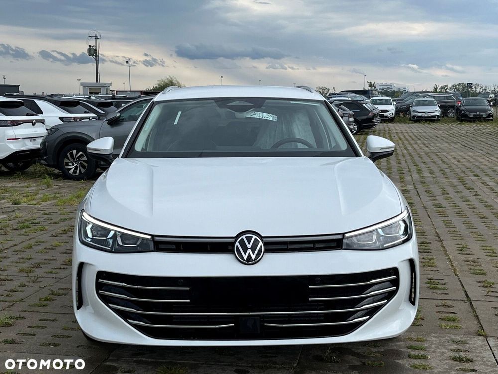 Volkswagen Passat Variant 2025 photo 2