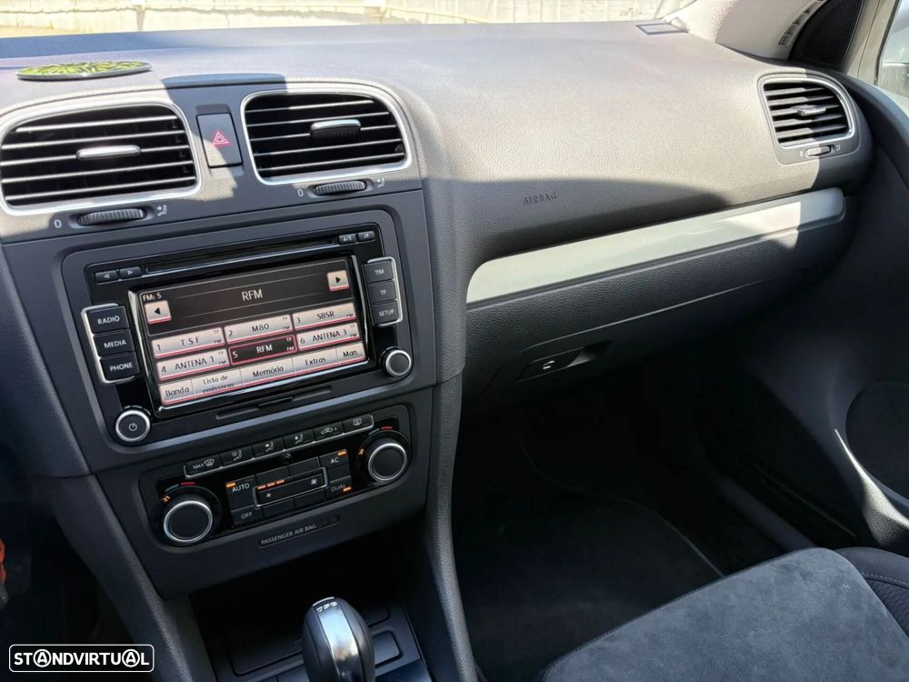 VW Golf 2.0 TDi Highline DSG - 44