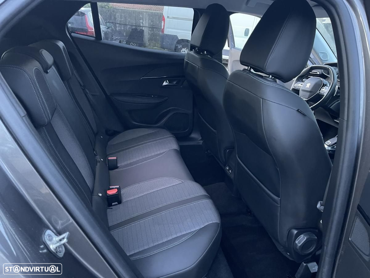 Peugeot 2008 1.2 PureTech Allure Pack EAT8 - 22