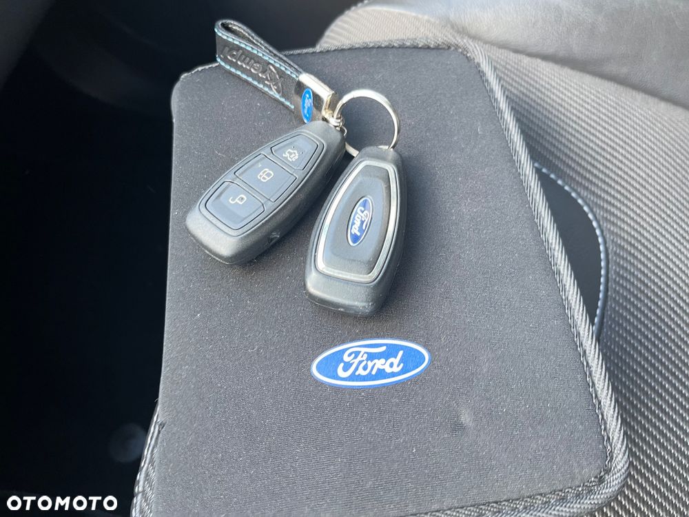 Ford Kuga 2.0 TDCi 4x4 ST-Line - 29