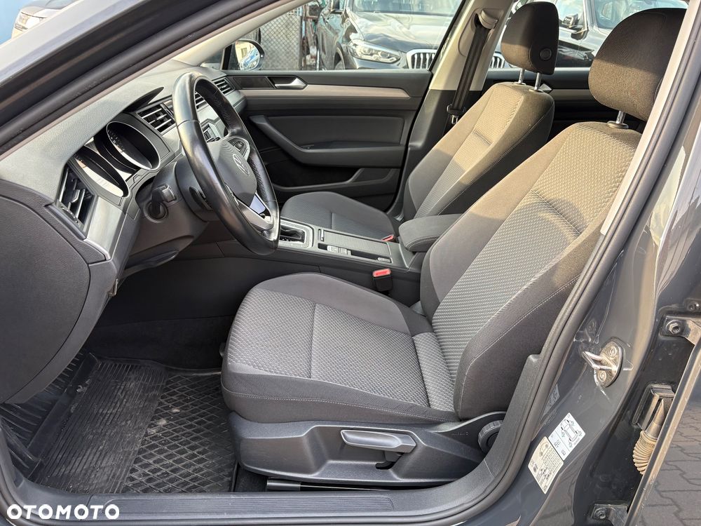 Volkswagen Passat - 20