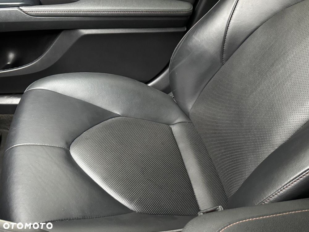 Toyota Camry 2.5 Hybrid Executive CVT - 30