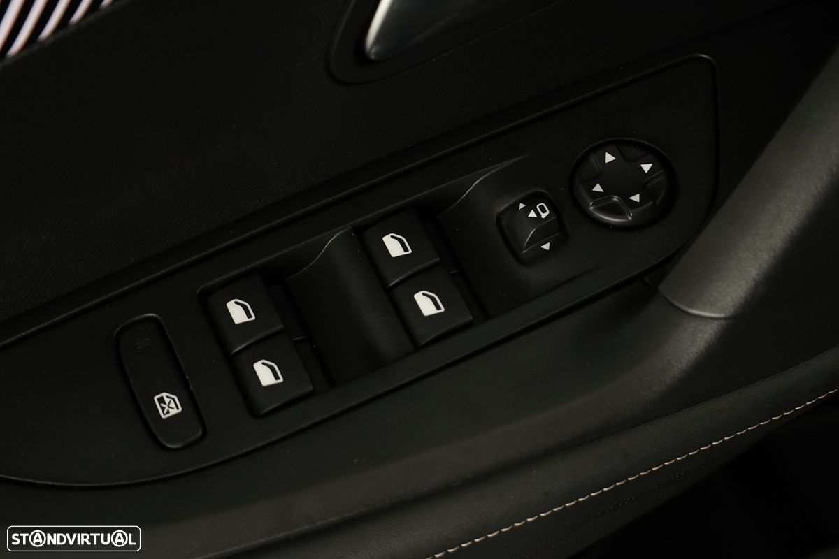 Peugeot 2008 1.2 PureTech Allure - 21