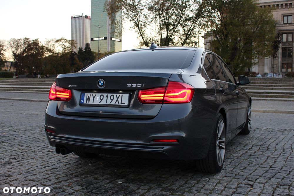 BMW Seria 3 330i xDrive Edition Luxury Line Purity - 17