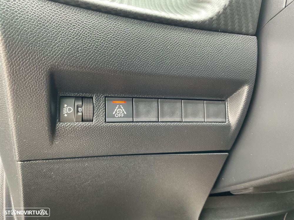 Peugeot 208 1.2 PureTech Active Pack - 21