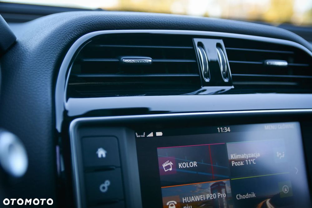 Jaguar XE 2.0 D R-Sport - 27