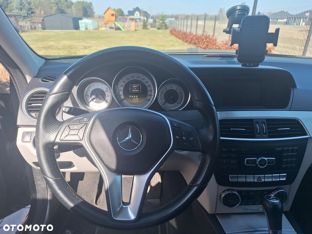 Mercedes-Benz Klasa C 250 CGI BlueEff Avantgarde - 5