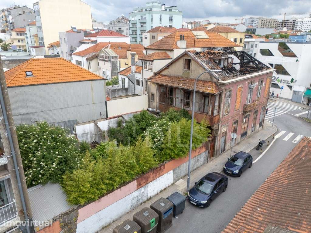 Prédio no centro do Porto com projeto para 20 unidades - Grande imagem: 3/15