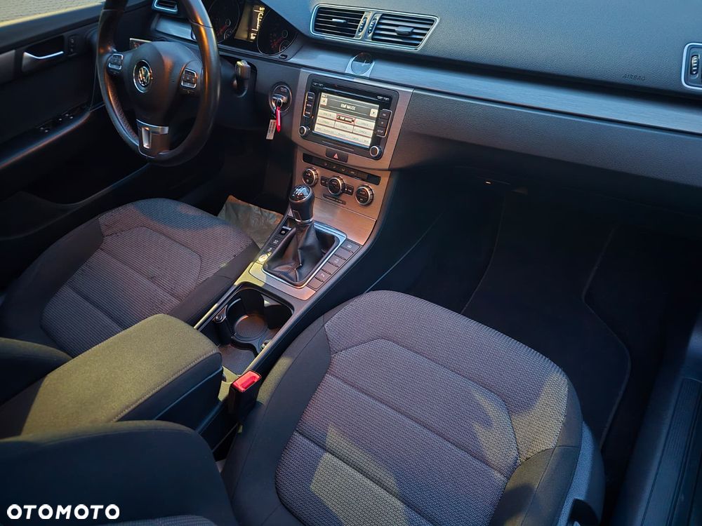 Volkswagen Passat 2.0 TDI Comfortline - 11