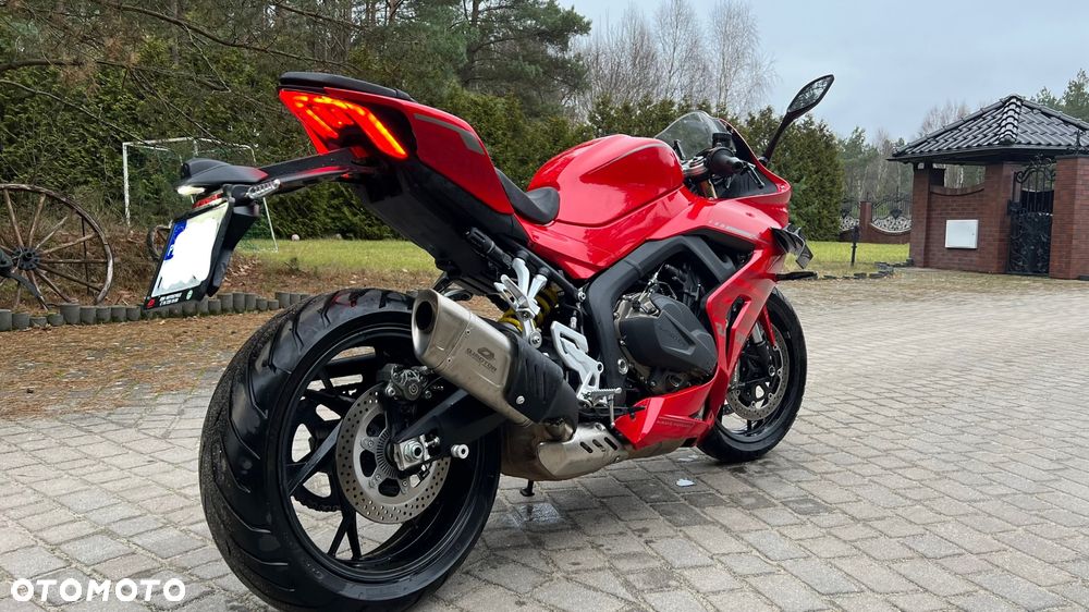 QJMOTOR SRK 800RR - 4