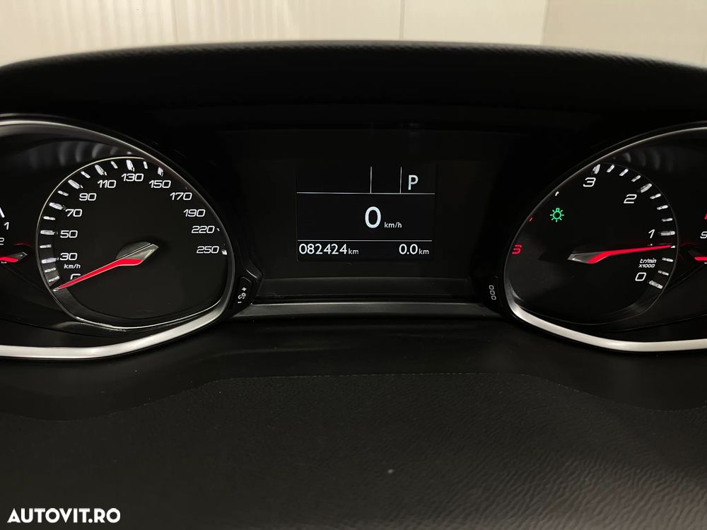 Peugeot 308 BlueHDi 130 EAT8 Allure - 26
