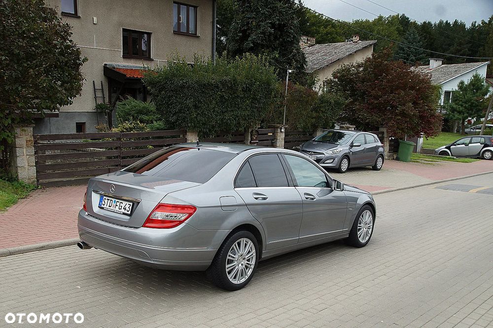 Mercedes-Benz Klasa C 180 CGI BlueEff Avantgarde - 8