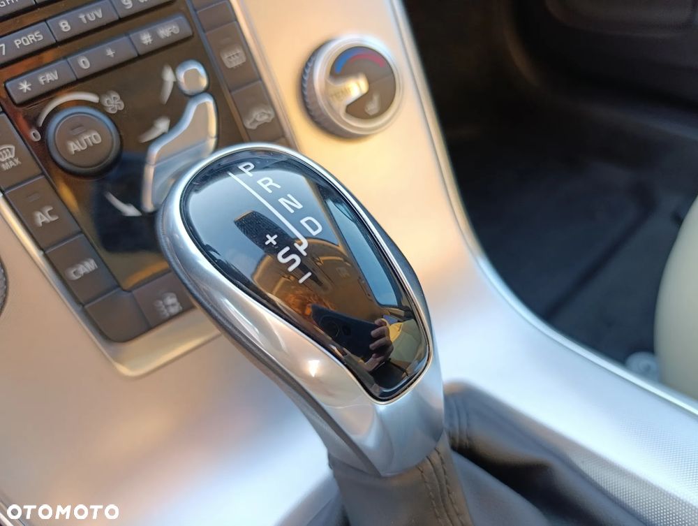Volvo V60 Cross Country T5 AWD Summum - 19