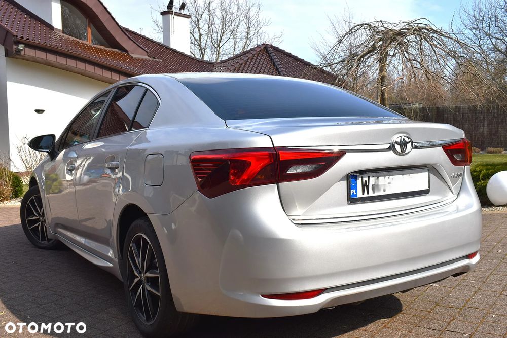 Toyota Avensis 1.8 Premium - 13